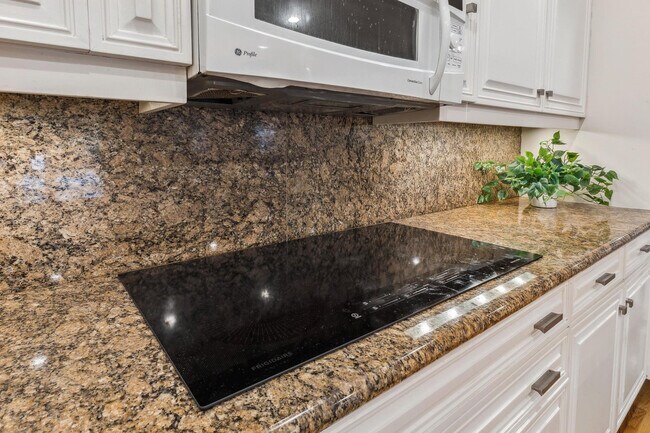 Building Photo - 3301 NE 16th St