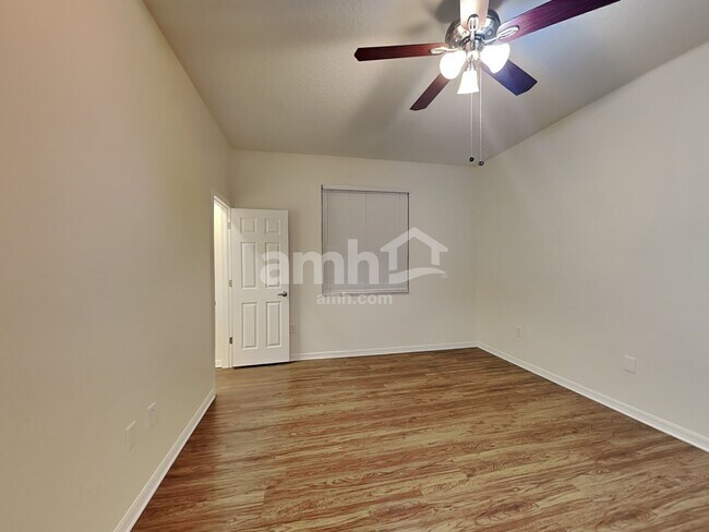 Building Photo - 11124 Creek Haven Dr