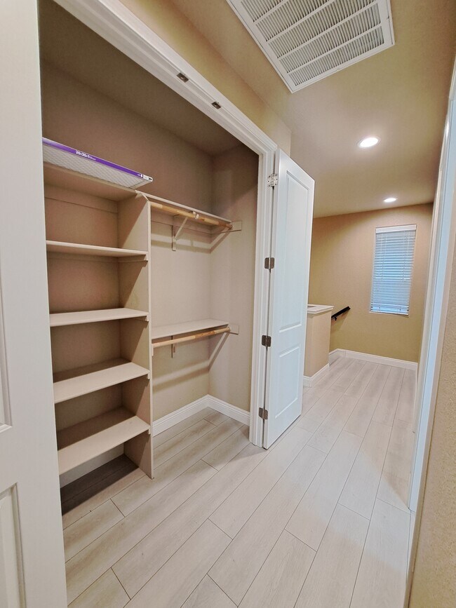 Building Photo - 677 Addison Ln