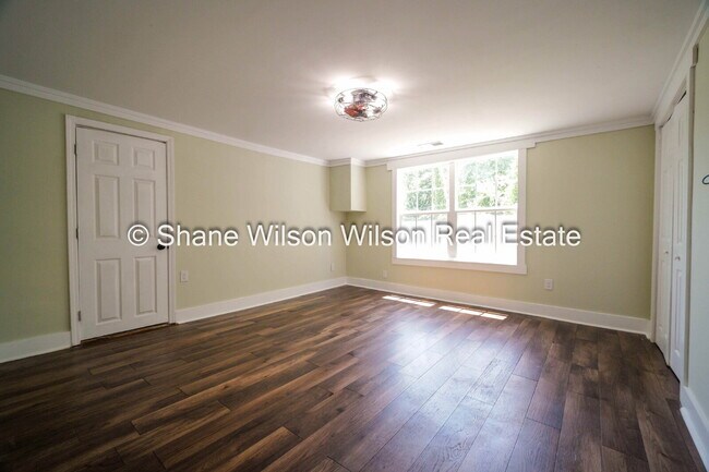 Building Photo - Classic Charm Meets Modern Living – Remodeled 4 BR Home in Dalton!
