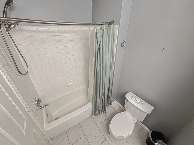 Building Photo - Stylish 3 Bed 3 Bath Condo With Large Balcony in Desired Riverbend at Cascades - Water Included