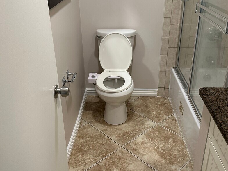 Building Photo - 18350 Hatteras St