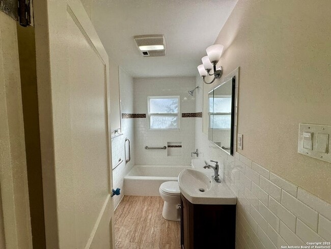 Building Photo - 207 E Terra Alta Dr