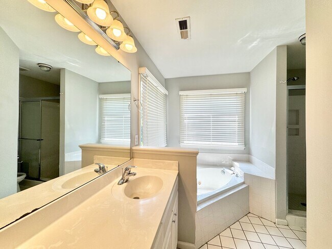 Building Photo - 5208 Autumn Woods Dr