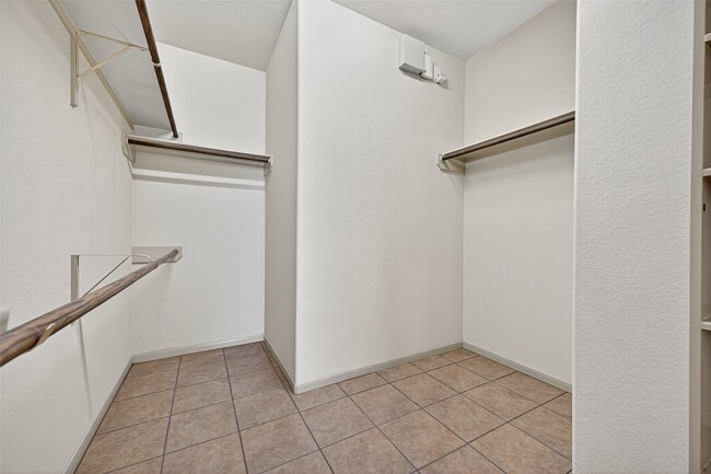 Building Photo - 510 Carson Ridge Dr