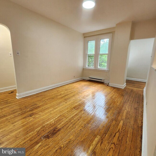 Building Photo - 400 W Hortter St