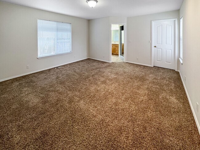 Building Photo - Spacious 3-Bedroom Home with 3-Car Garage, Fenced Yard & Easy Commute to Downtown Boise & BSU