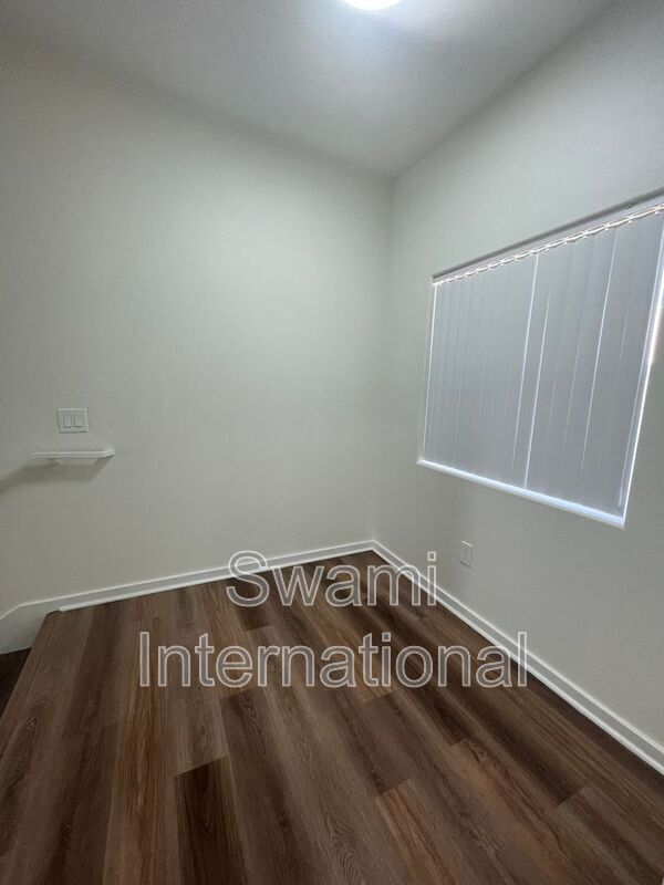 Building Photo - 5010 S Figueroa St
