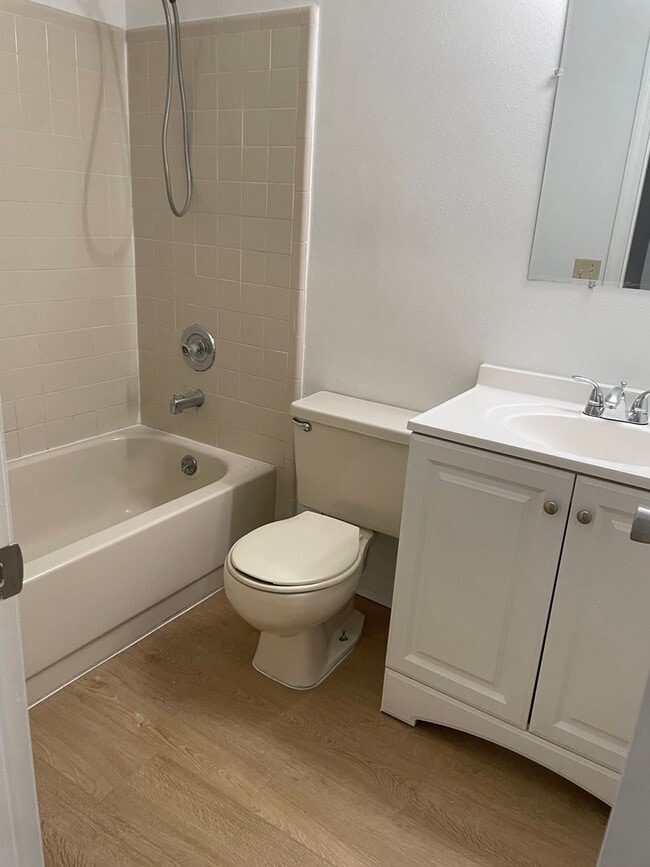 Building Photo - Recently Updated 2bd 2bth Condo Available ...