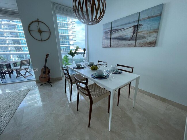 Building Photo - 6515 Collins Ave