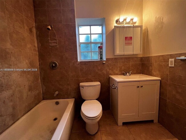 Building Photo - 3350 SW 37th St