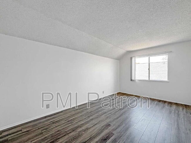 Building Photo - 8941 Mint Ave