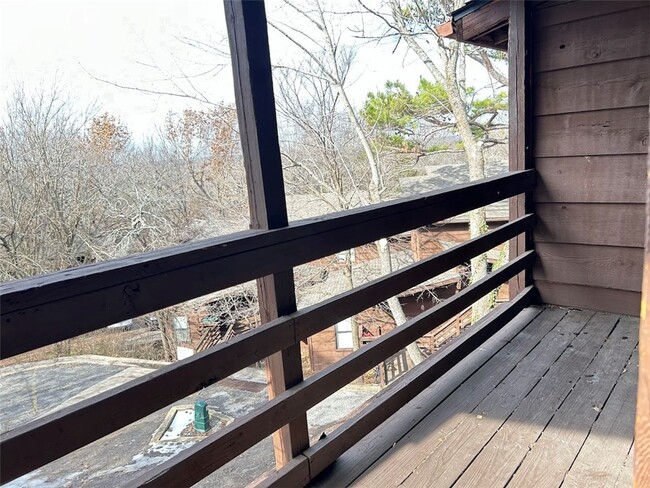 Building Photo - 968 N Lewis Ave