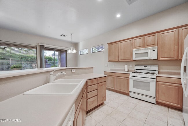 Building Photo - 6572 Shooting Star Way