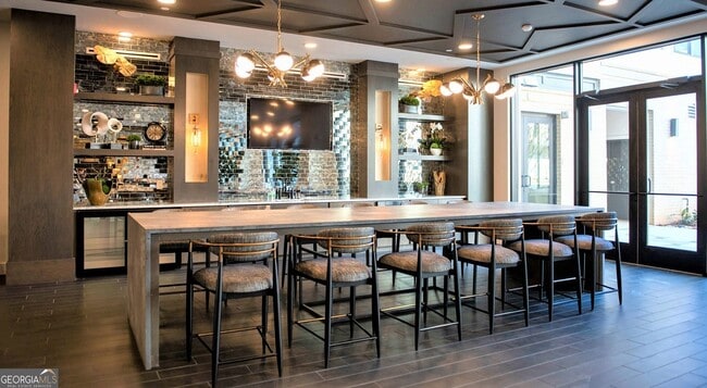 Building Photo - 2250 Oak Rd SW