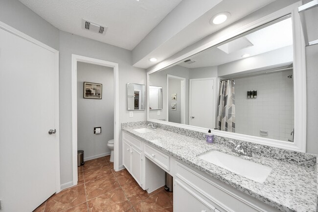 Building Photo - 11726 Lima Dr