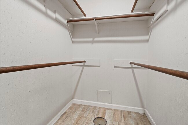 Building Photo - 2502 Planters Row