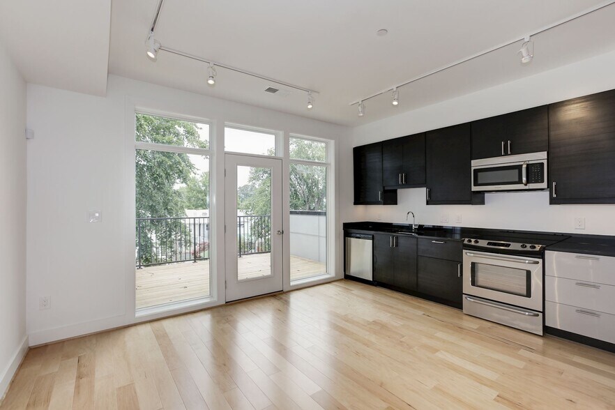 Primary Photo - 215 Upshur St NW