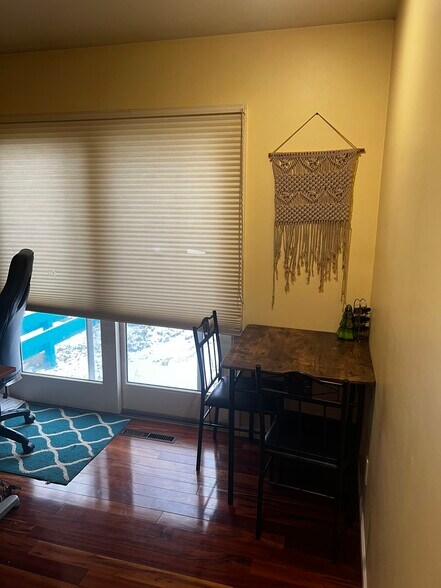 Building Photo - 801 Oakland Dr