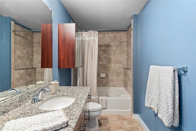 Building Photo - 360 Nueces St