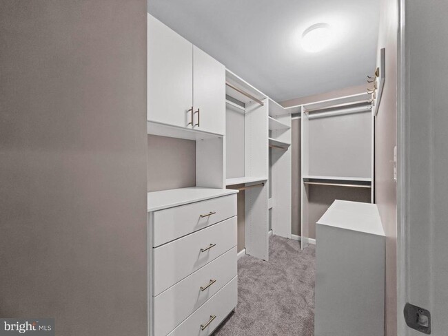 Building Photo - 7425 Willow View Ln