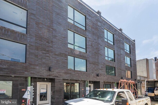 Building Photo - 1436 Clymer St