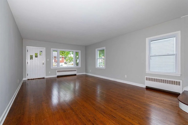 Building Photo - 35 Clark St