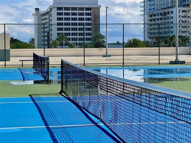 Building Photo - 17011 N Bay Rd