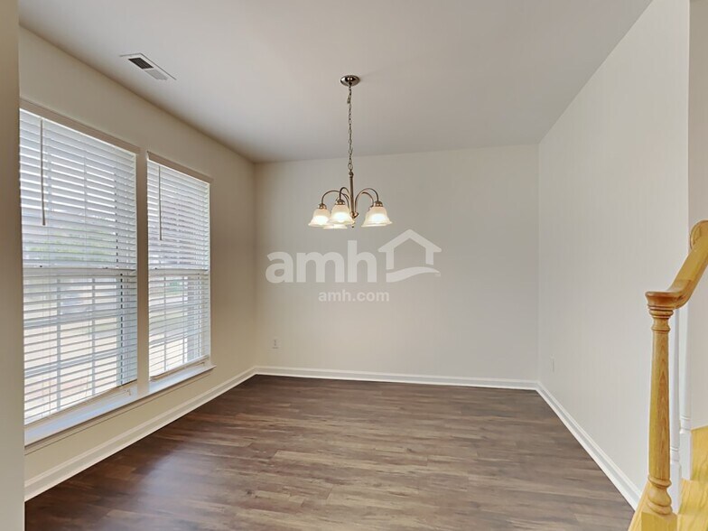 Building Photo - 9927 Spring Park Dr