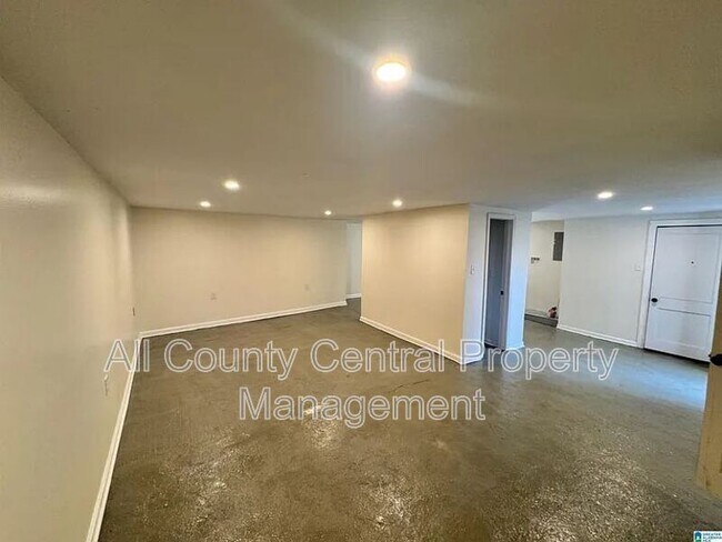 Building Photo - 2725 23rd St SW