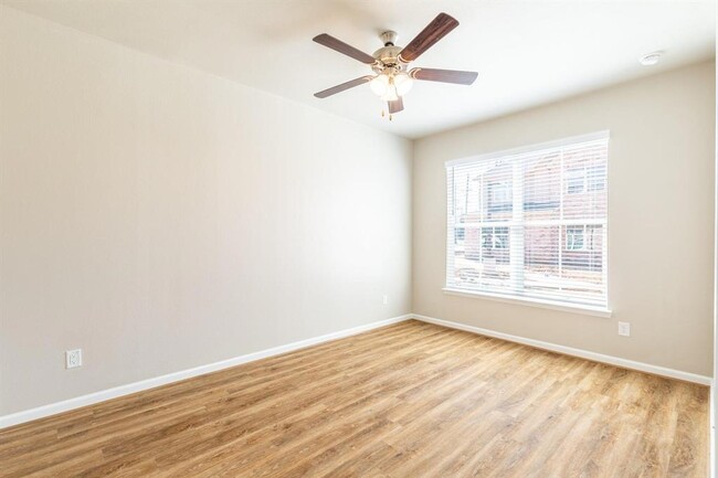 Building Photo - 133 Park Place Cir