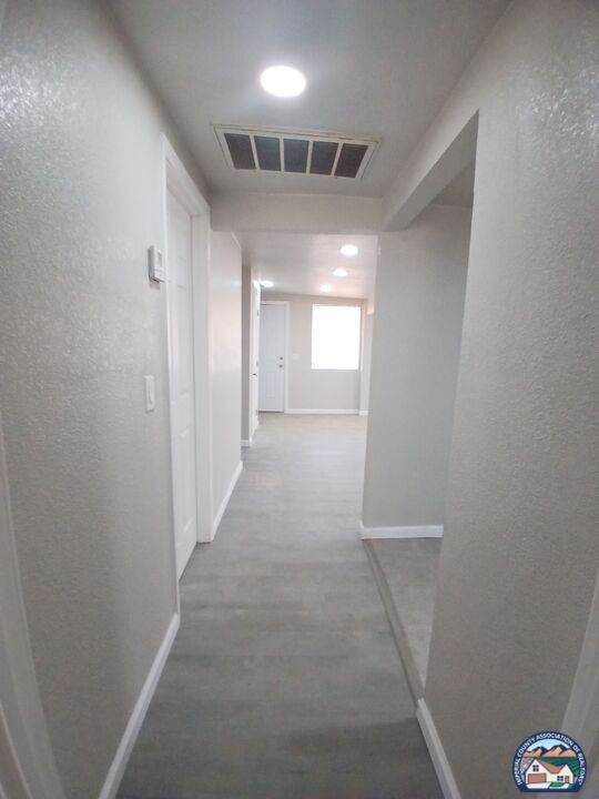 Building Photo - 114 5th St
