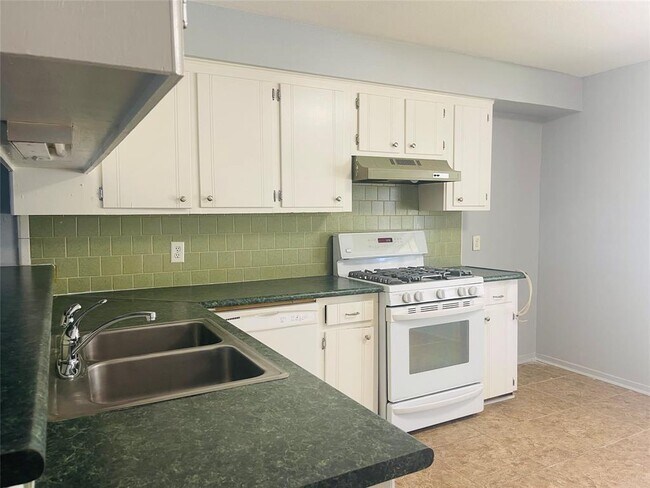 Building Photo - 23039 Cranberry Trail
