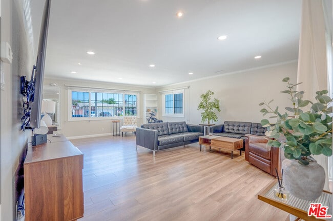 Building Photo - 14509 Ermita Ave