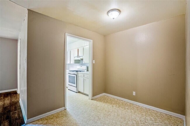 Building Photo - 3532 Midwest Dr