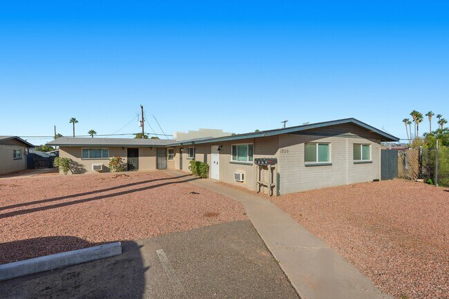 Building Photo - 1320 N 48th Pl