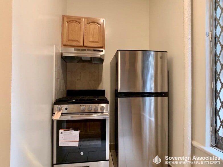 Building Photo - 3133 Broadway