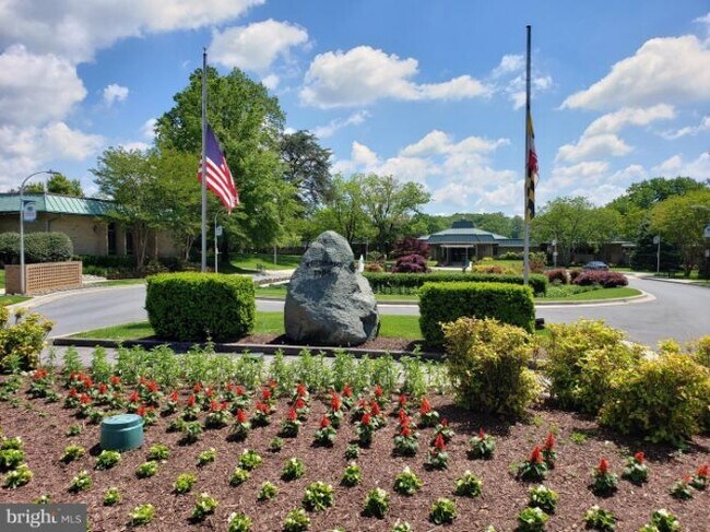 Building Photo - 3221 S Leisure World Blvd