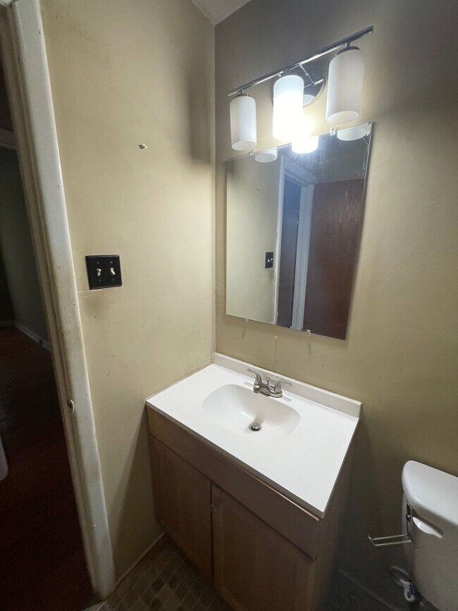 Building Photo - 105 Redwood Trail