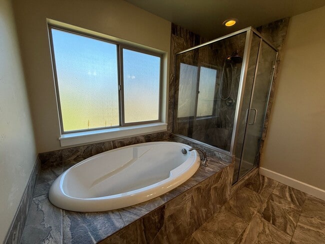 Building Photo - 3120 NE Marea Dr