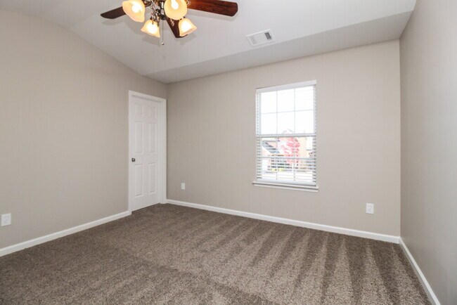Building Photo - 5005 Amethyst Dr