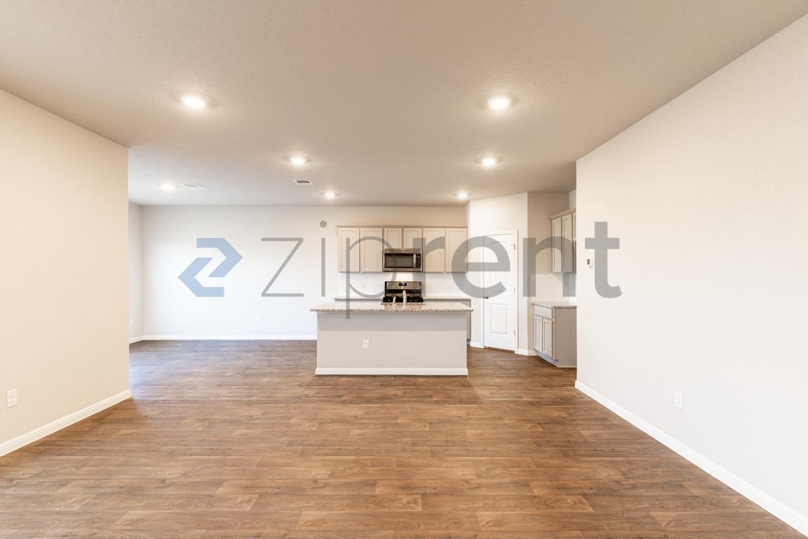 Building Photo - Unit