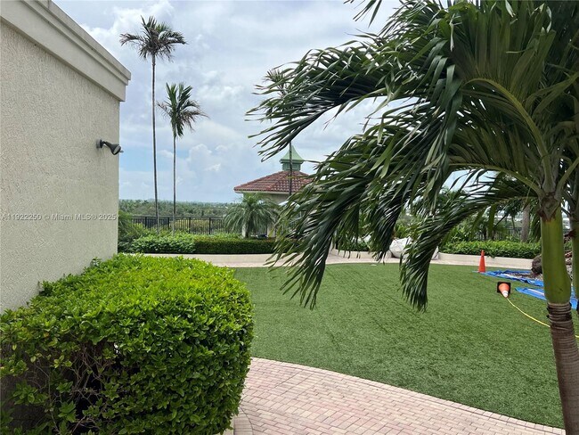 Building Photo - 610 W Las Olas Blvd