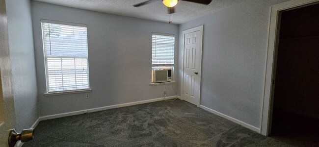 Building Photo - 1 bed/1 bath backhouse near TCU