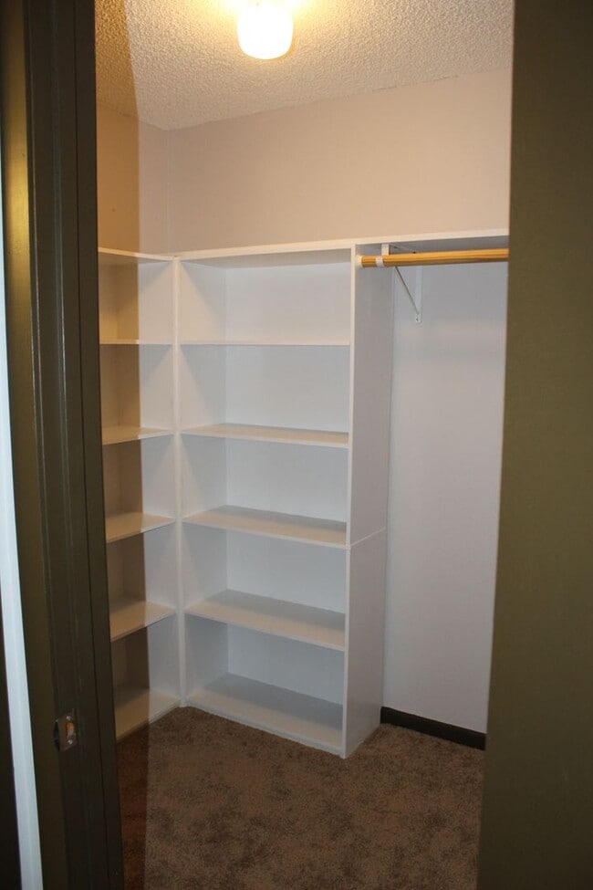 Building Photo - 2 bed 2 bath condo