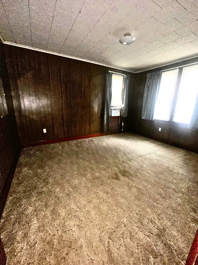Building Photo - 505 E Coleman Ave