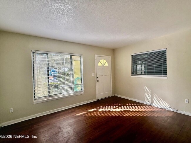 Building Photo - 7118 Pellias Rd