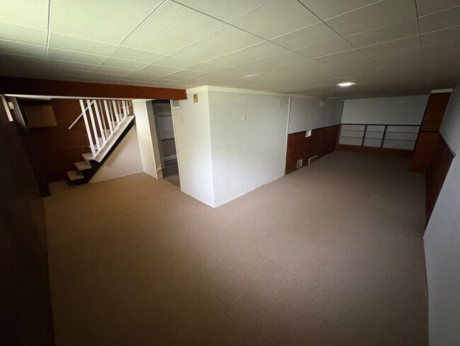 Building Photo - Fully Updated 2BR Ranch w/Finished Basement & Sunroom