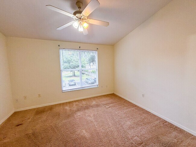 Building Photo - Victoria Station #156 - Pet Friendly!