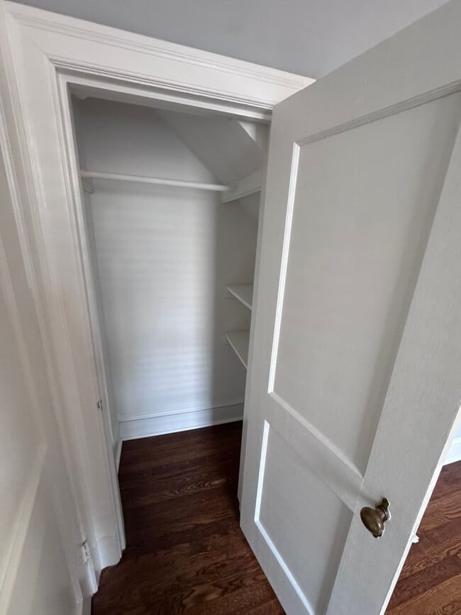 Building Photo - 423 Chestnut St